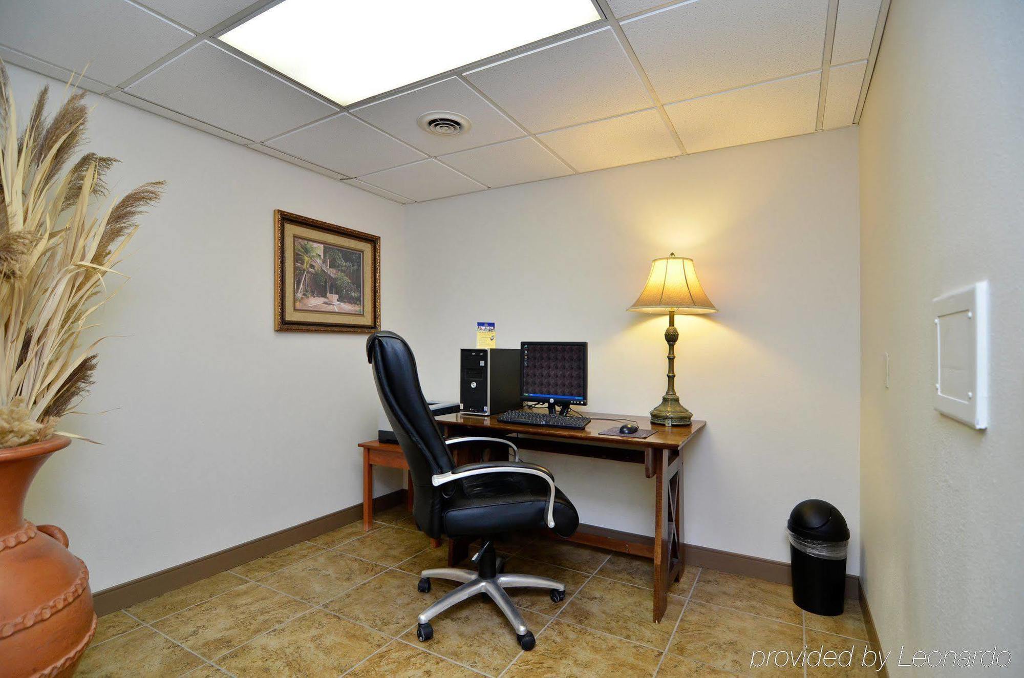 Best Western West Hills Inn Chadron Servizi foto